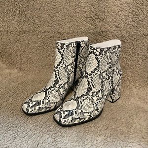 Mix No. 6 snake print booties size 6
